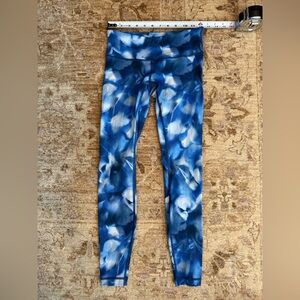 Lululemon Athletica Blue and White Leggings size 4